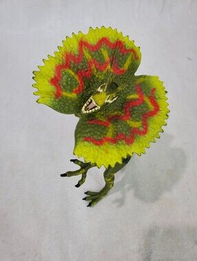 Hasboro 2000 Jurassic Park III Re-Ak A-Tak Series Dilophosaurus Sound Dinosaur